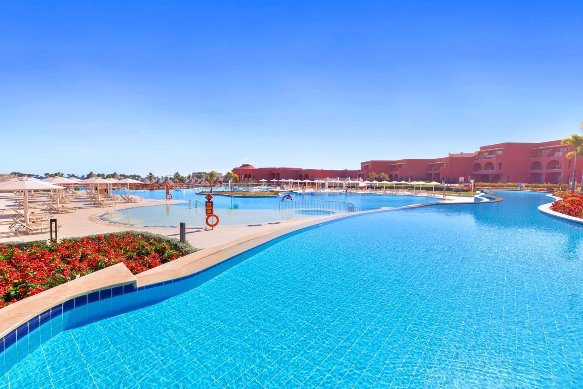 Pickalbatros Laguna Vista Aqua Park Σαρμ Ελ Σέιχ Εξωτερικό φωτογραφία The swimming pool at the resort